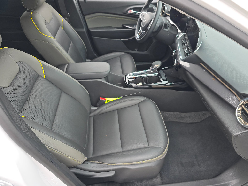 Used 2025 Chevrolet Trax ACTIV FWD image 17