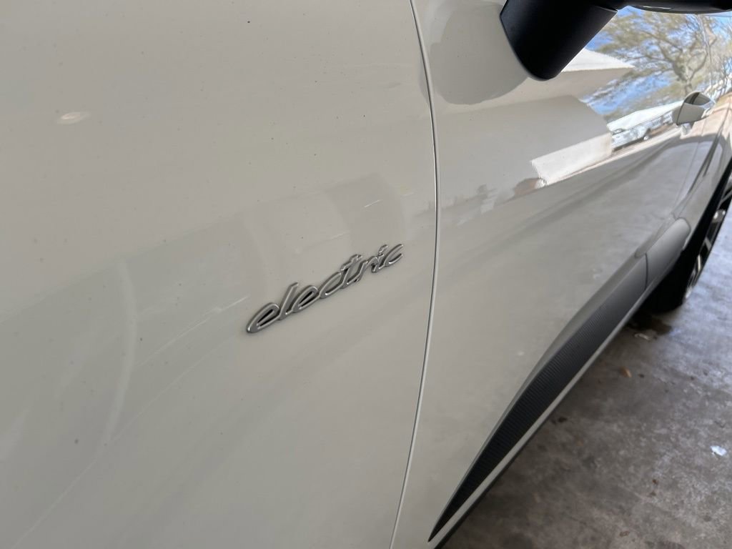 Used 2025 Porsche Macan Electric image 15