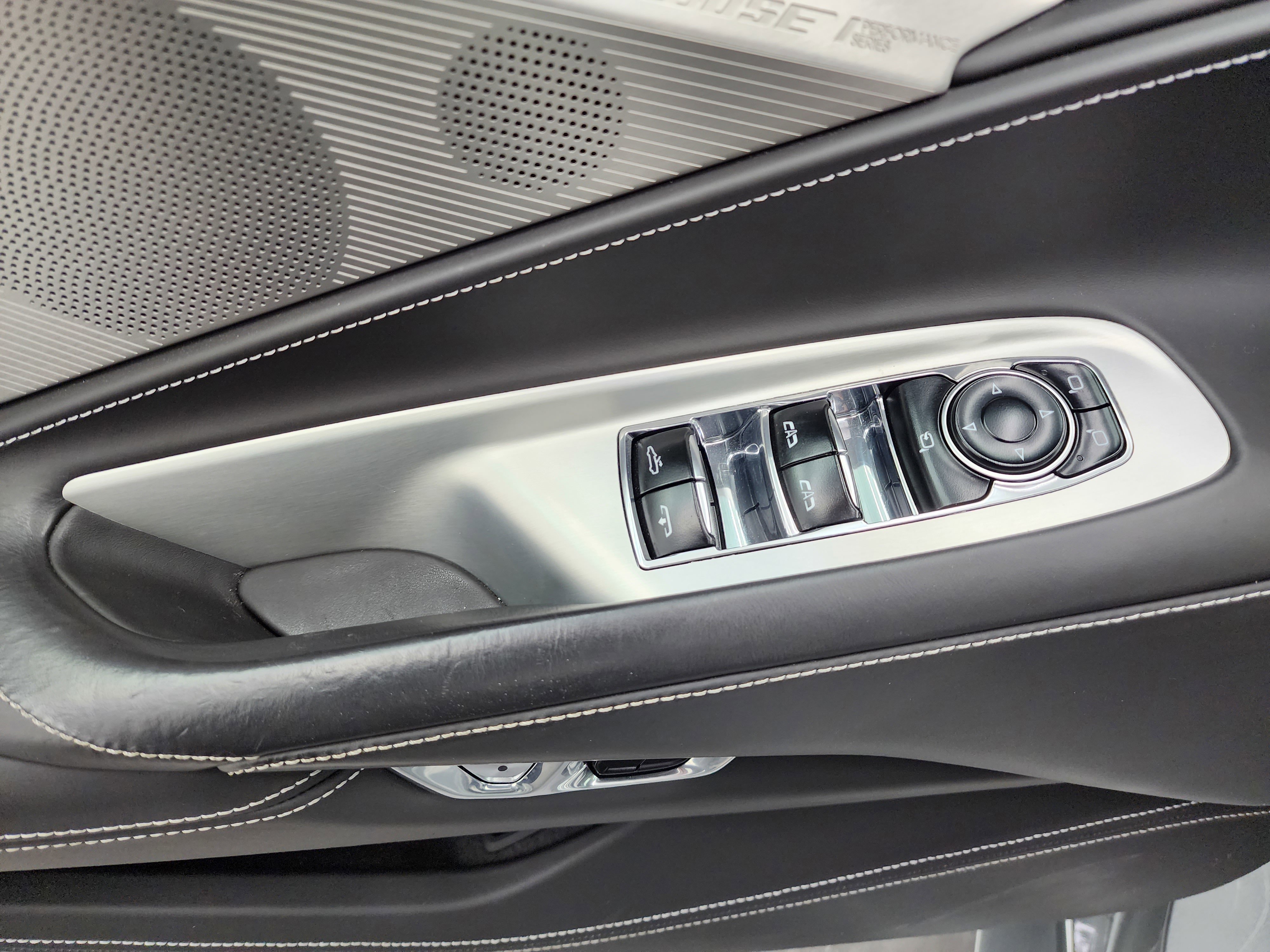 Used 2022 Chevrolet Corvette Stingray Premium Conv w/ Z51 Performance Package image 34