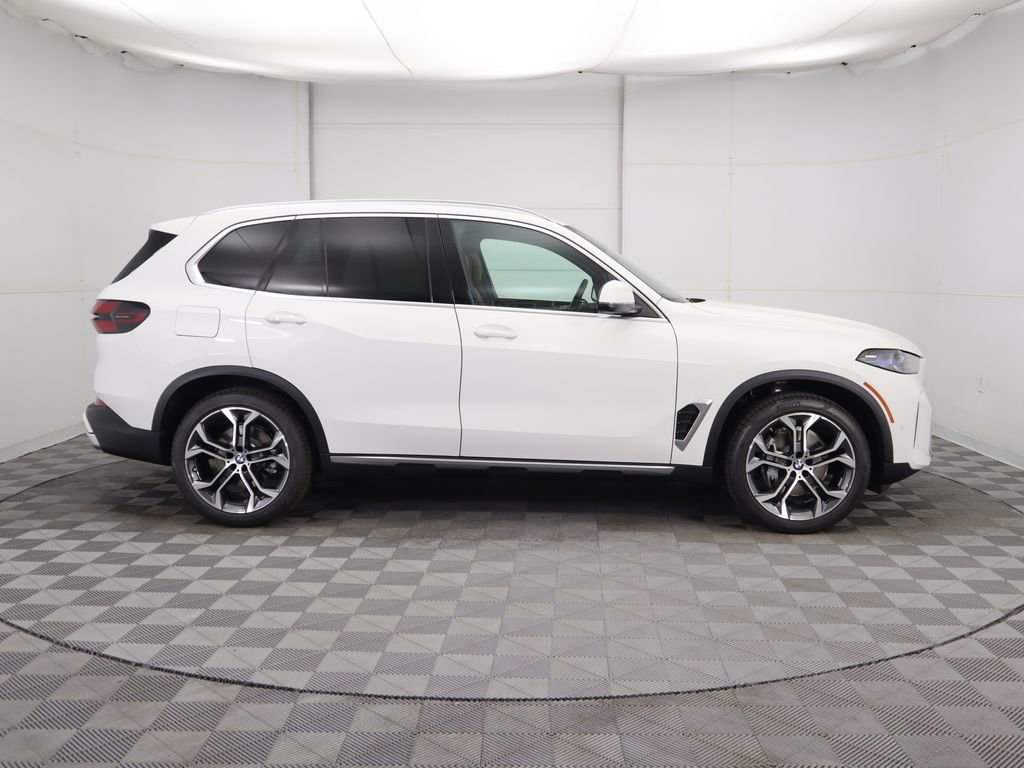 Certified 2026 BMW X5 sDrive40i w/ Climate Comfort Package RWD image 5