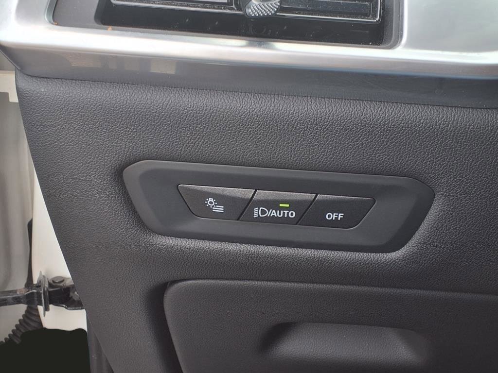 Used 2024 BMW X5 xDrive50e image 11