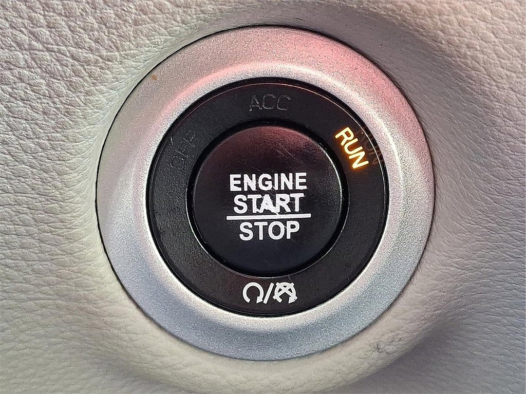 Used 2022 Chrysler Pacifica Touring-L w/ Uconnect Theater Family Group image 25