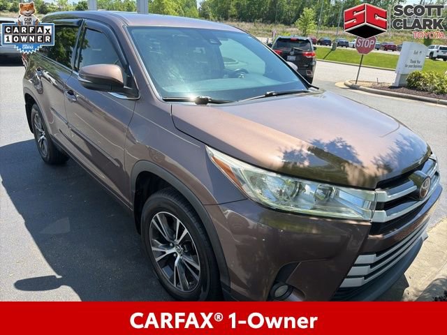 Used 2017 Toyota Highlander Plus FWD image 2