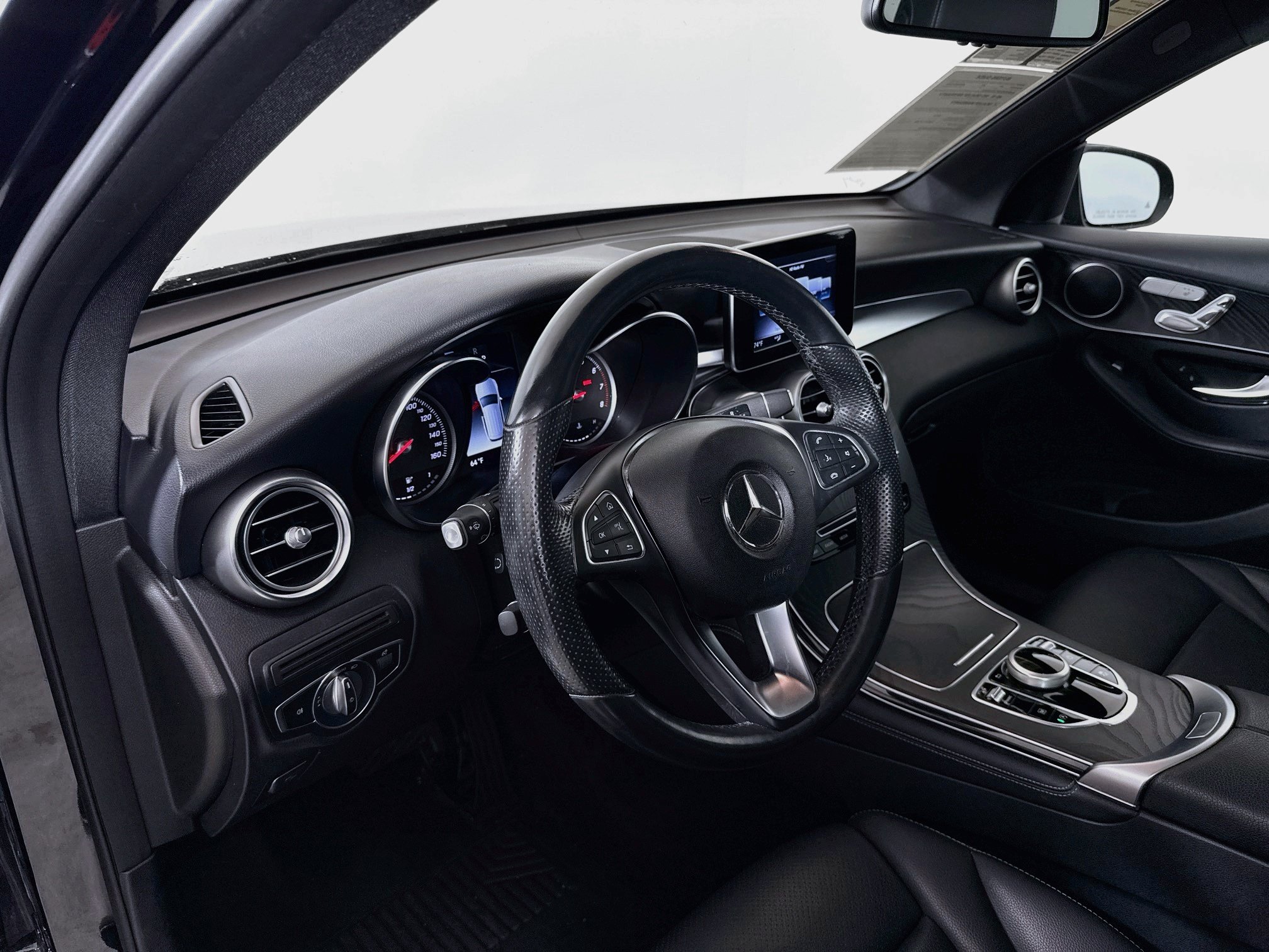 Used 2018 Mercedes-Benz GLC 300 4MATIC image 9