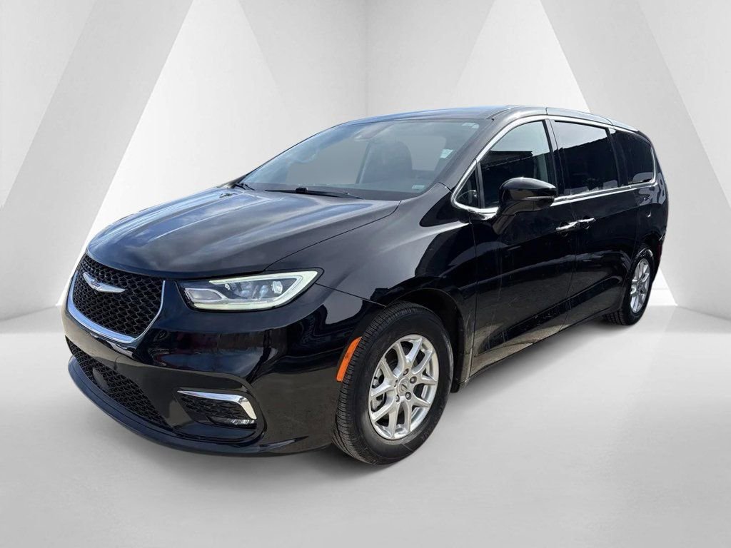 Used 2024 Chrysler Pacifica Touring-L image 3