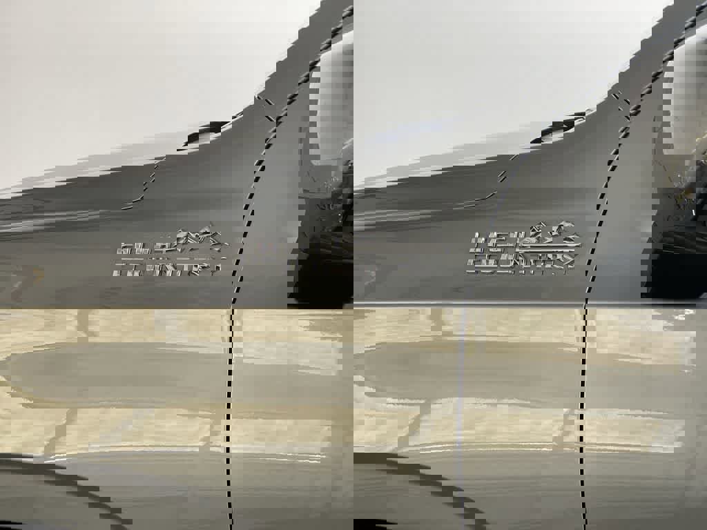 Used 2025 Chevrolet Tahoe High Country image 11