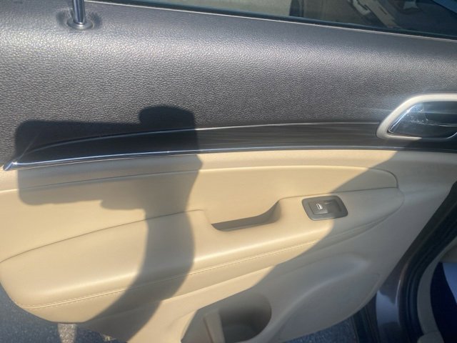 Used 2020 Jeep Grand Cherokee Limited w/ Trailer Tow Group IV image 12