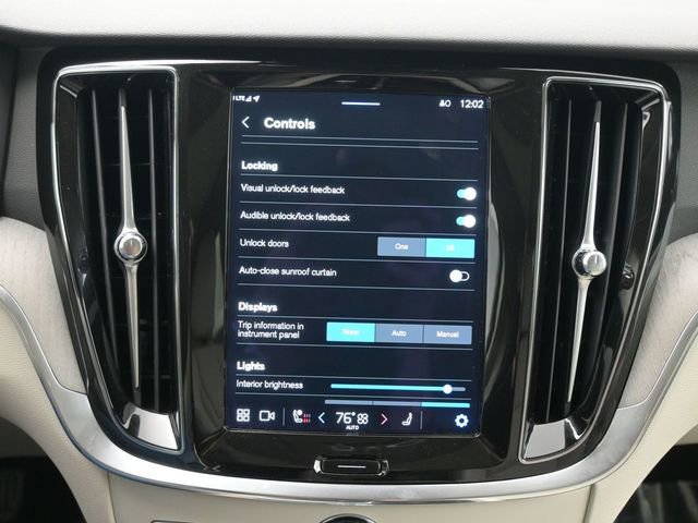 Used 2024 Volvo V60 B5 Cross Country Plus image 17