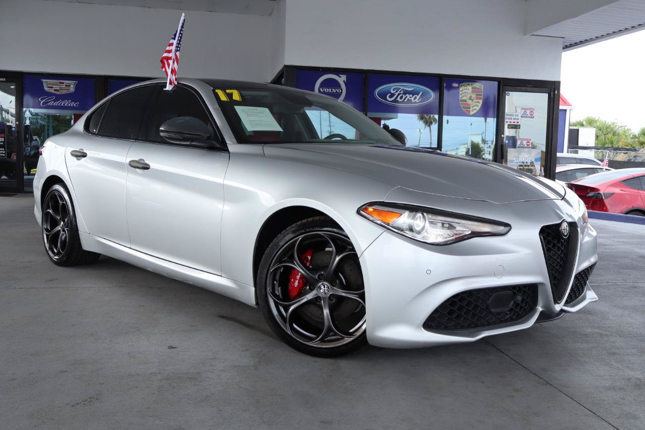 Used 2017 Alfa Romeo Giulia Ti w/ TI 19" Sport Package AWD/4WD image 3