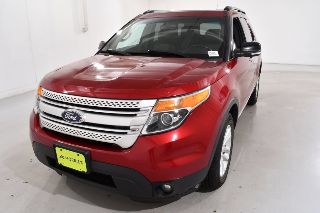 Used 2014 Ford Explorer XLT w/ Equipment Group 202A AWD/4WD image 2