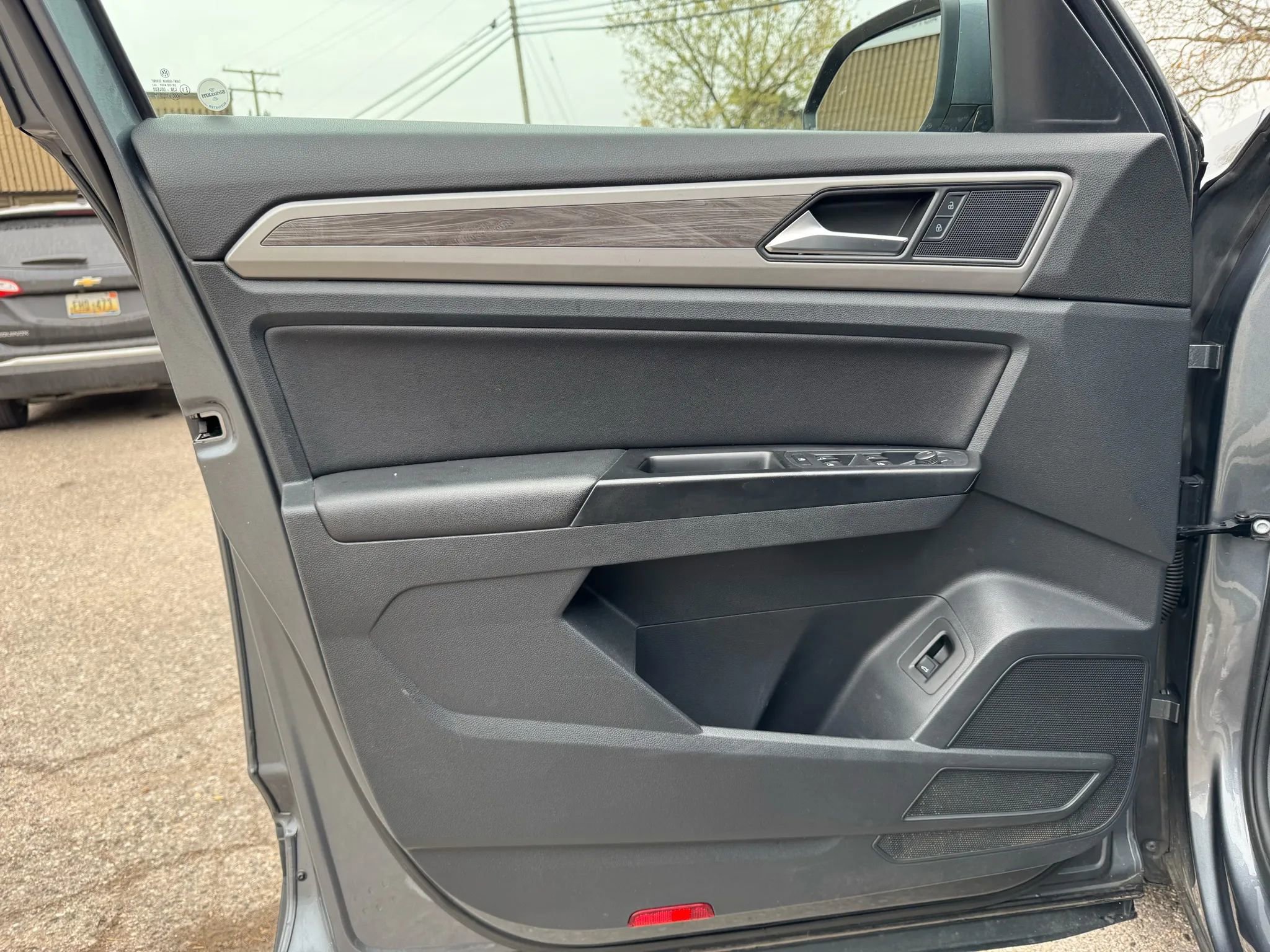 Used 2020 Volkswagen Atlas Cross Sport SE w/ Panoramic Sunroof Package image 23