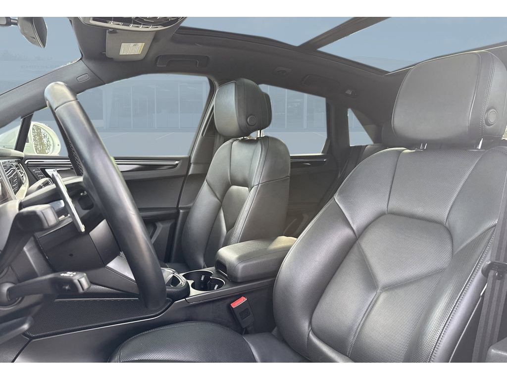 Used 2024 Porsche Macan Turbo image 12