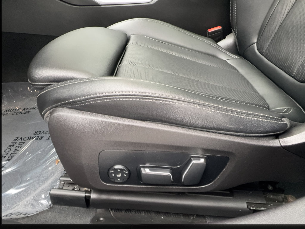 Used 2024 BMW 330i Sedan RWD image 23