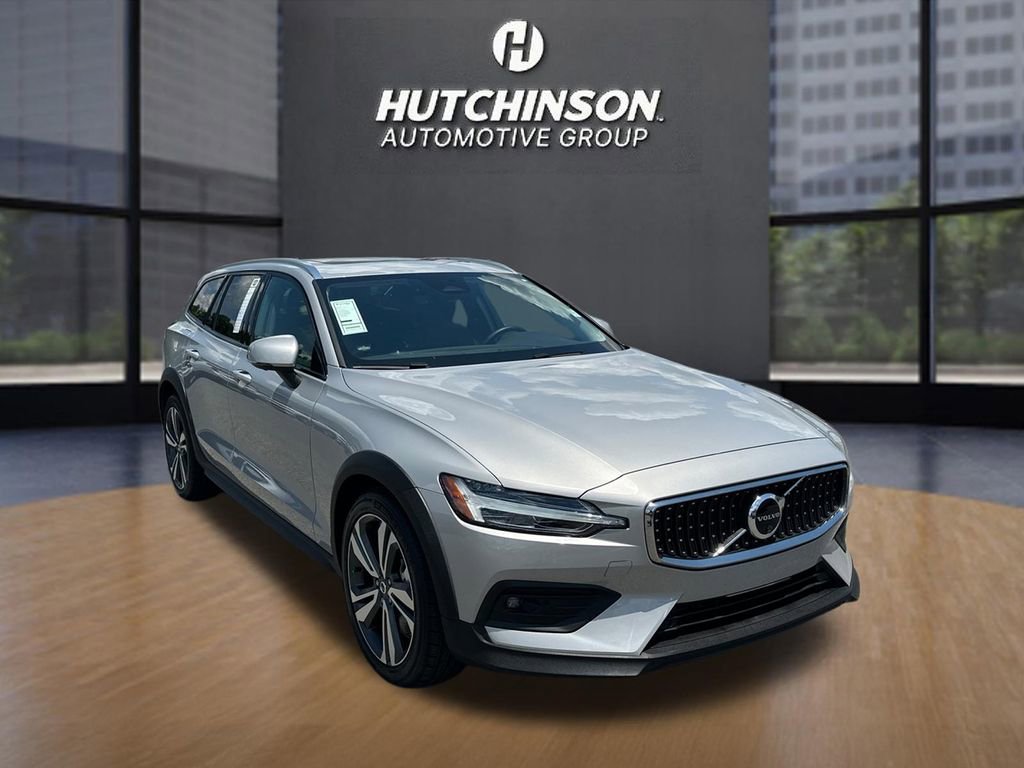 Used 2025 Volvo V60 B5 Cross Country Plus AWD/4WD image 1