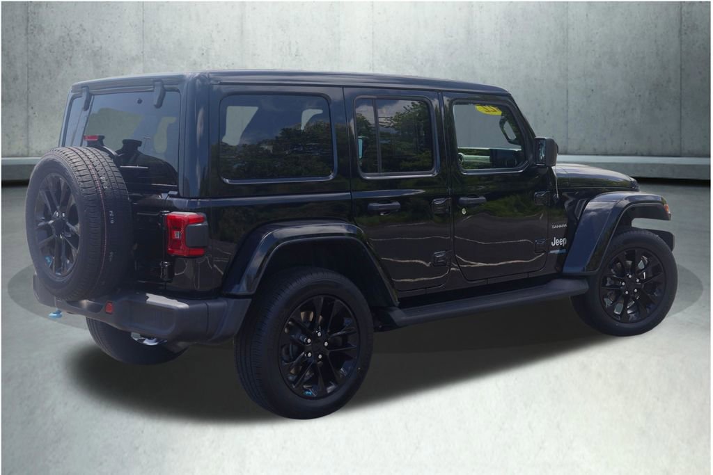 Used 2022 Jeep Wrangler Unlimited Sahara w/ Cold Weather Group AWD/4WD image 9