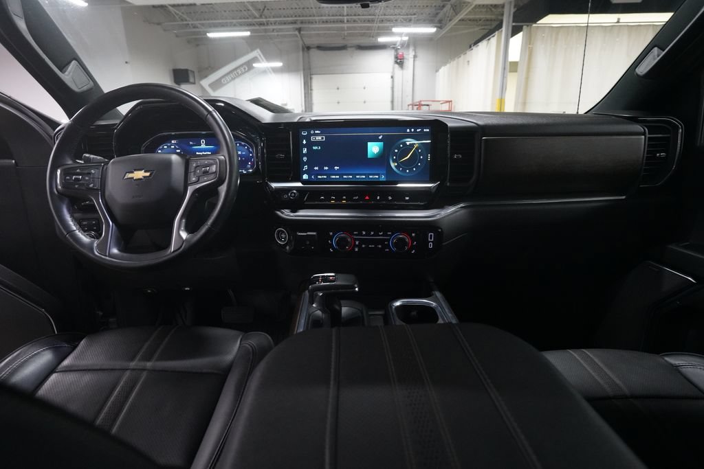 Used 2024 Chevrolet Silverado 1500 High Country w/ Technology Package AWD/4WD image 5