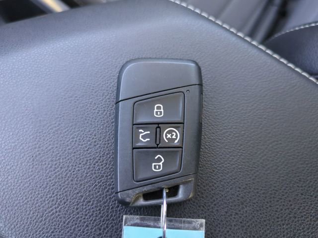 Used 2025 Volkswagen Jetta SE image 35