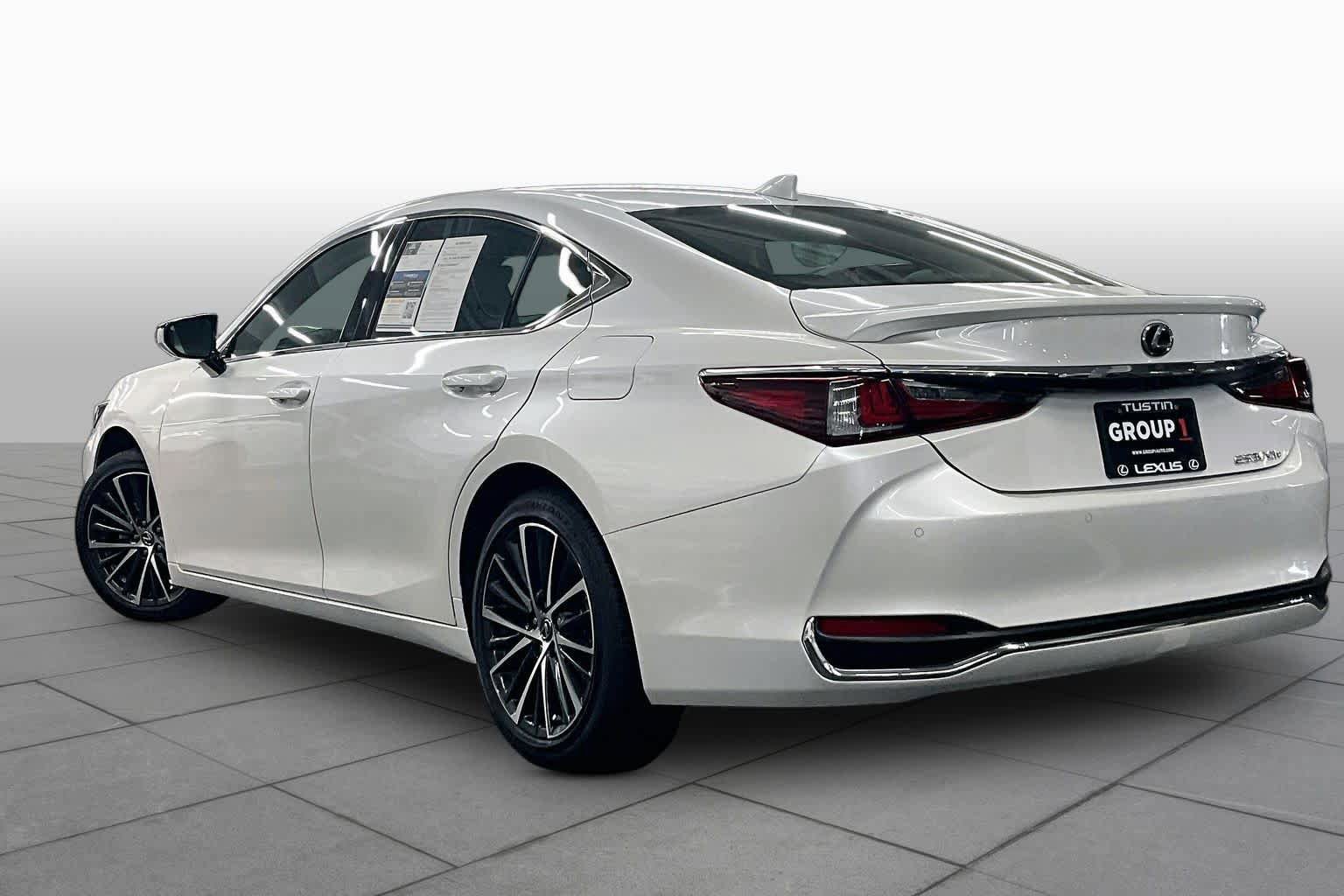 Used 2024 Lexus ES 300h w/ Premium Package FWD image 12