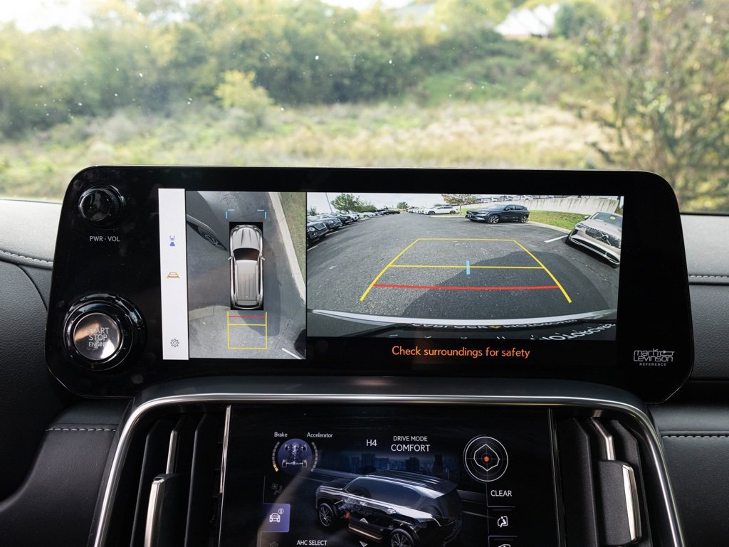 Used 2024 Lexus LX 600 4WD w/ Luxury Package image 32