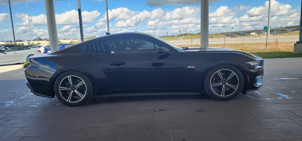 Used 2024 Ford Mustang Coupe image 5