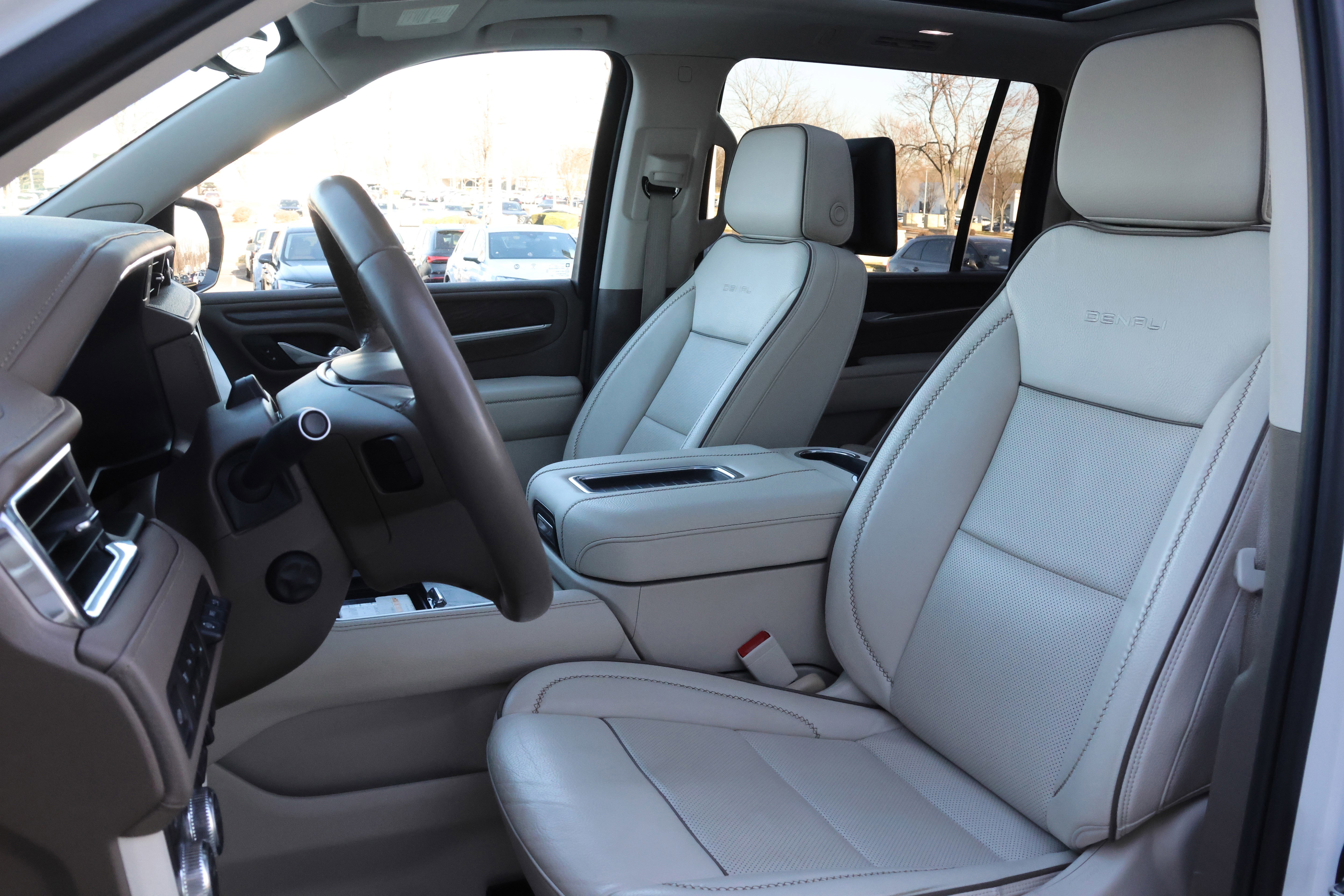 Used 2024 GMC Yukon XL Denali w/ Denali Reserve Package image 34