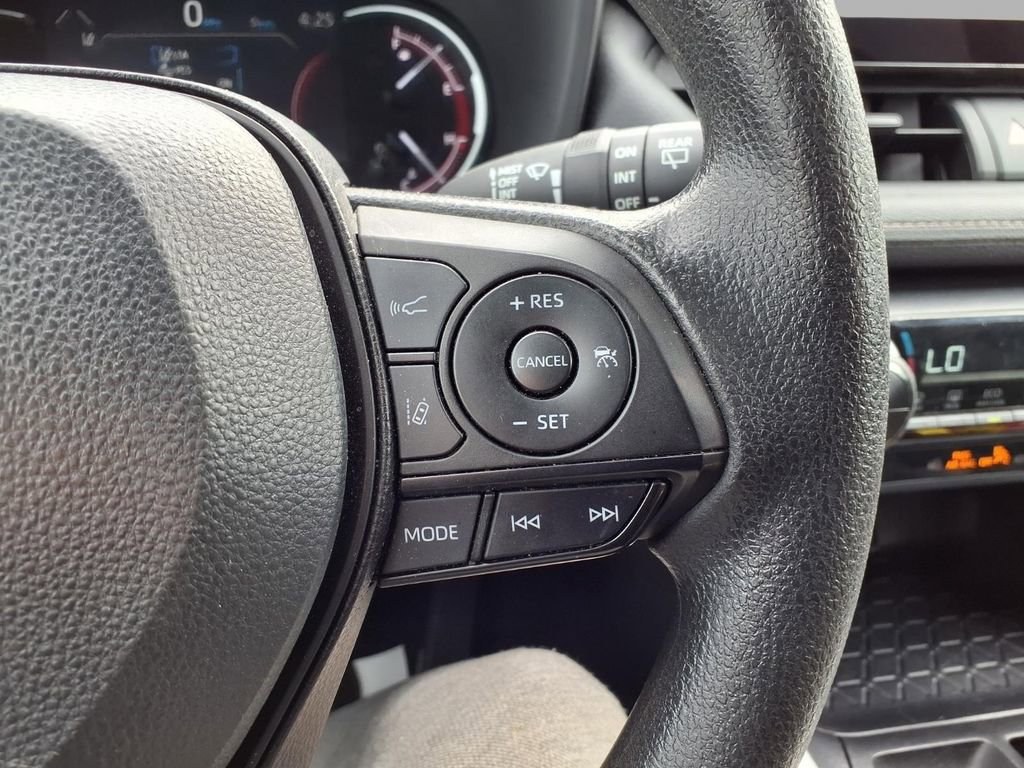 Used 2024 Toyota RAV4 XLE FWD image 14