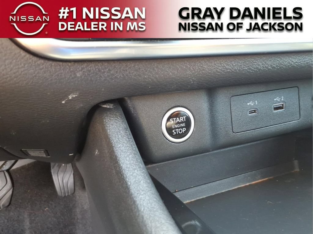 Used 2023 Nissan Rogue S AWD/4WD image 15