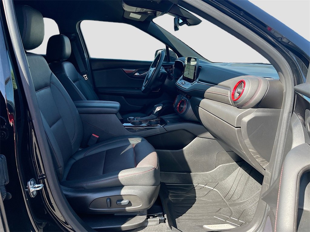 Used 2023 Chevrolet Blazer RS w/ Enhanced Convenience Package image 29