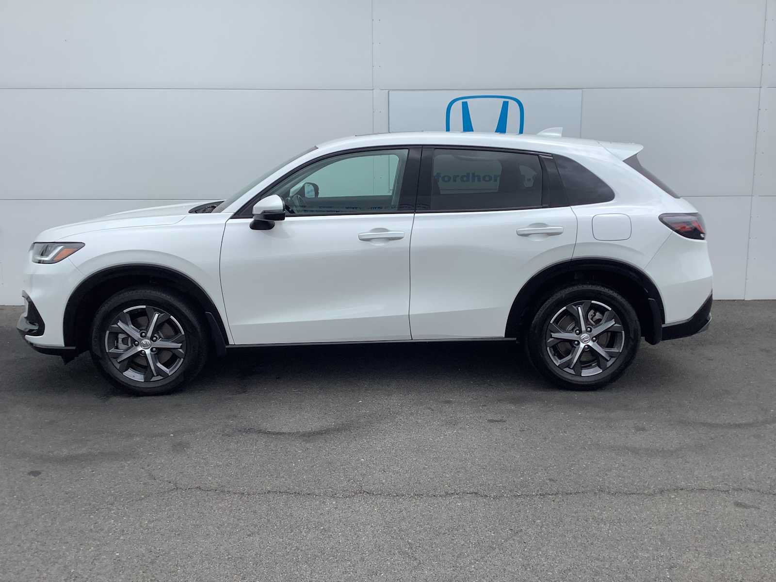 Used 2024 Honda HR-V EX-L image 2