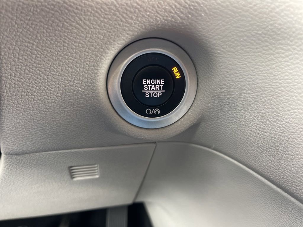 Used 2024 Chrysler Pacifica Touring-L image 13