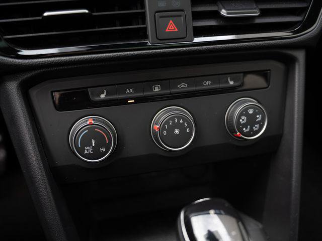 Used 2022 Volkswagen Taos SE w/ Panoramic Sunroof Package AWD/4WD image 28