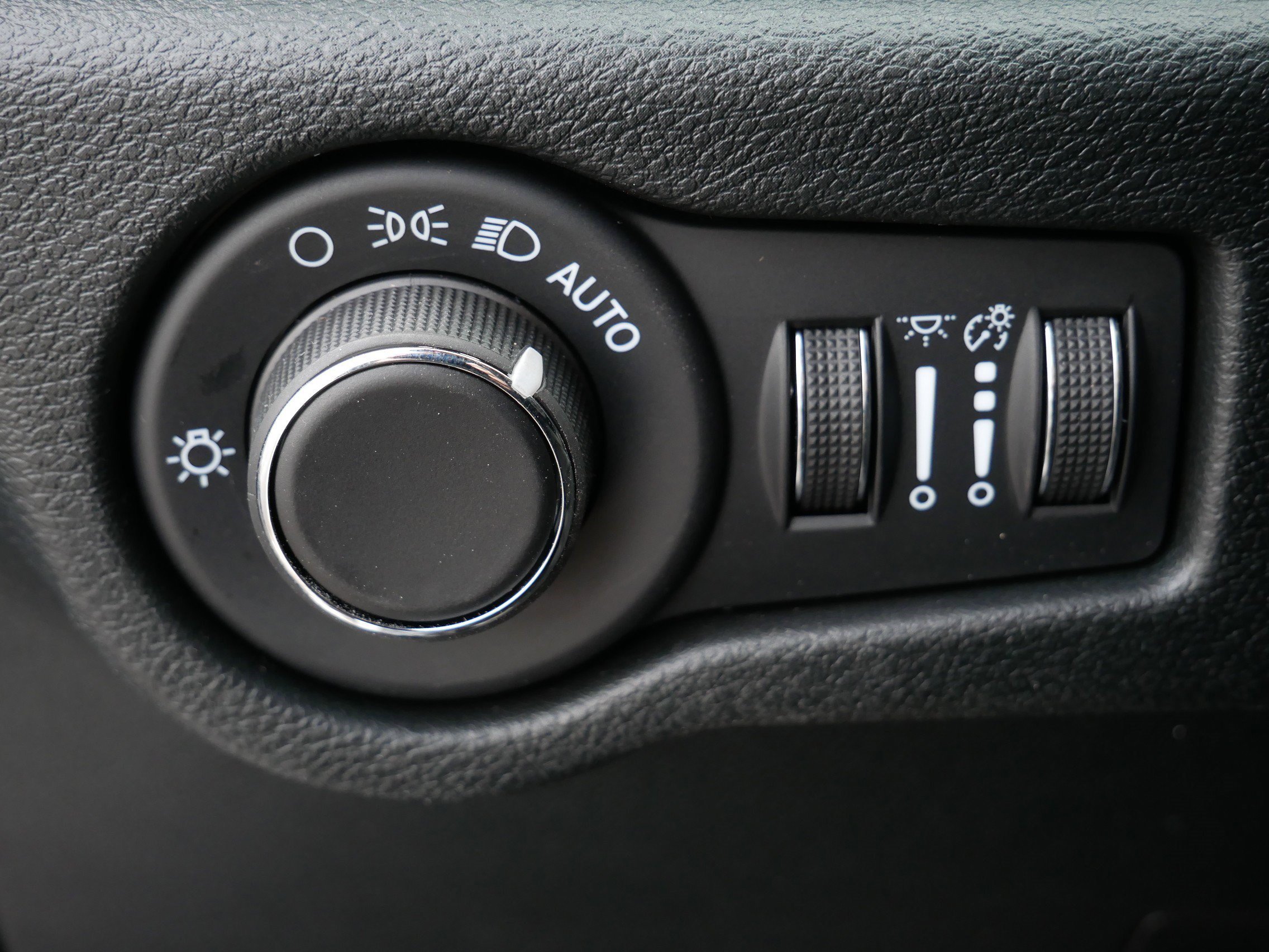 New 2026 Chrysler Voyager LX FWD image 14