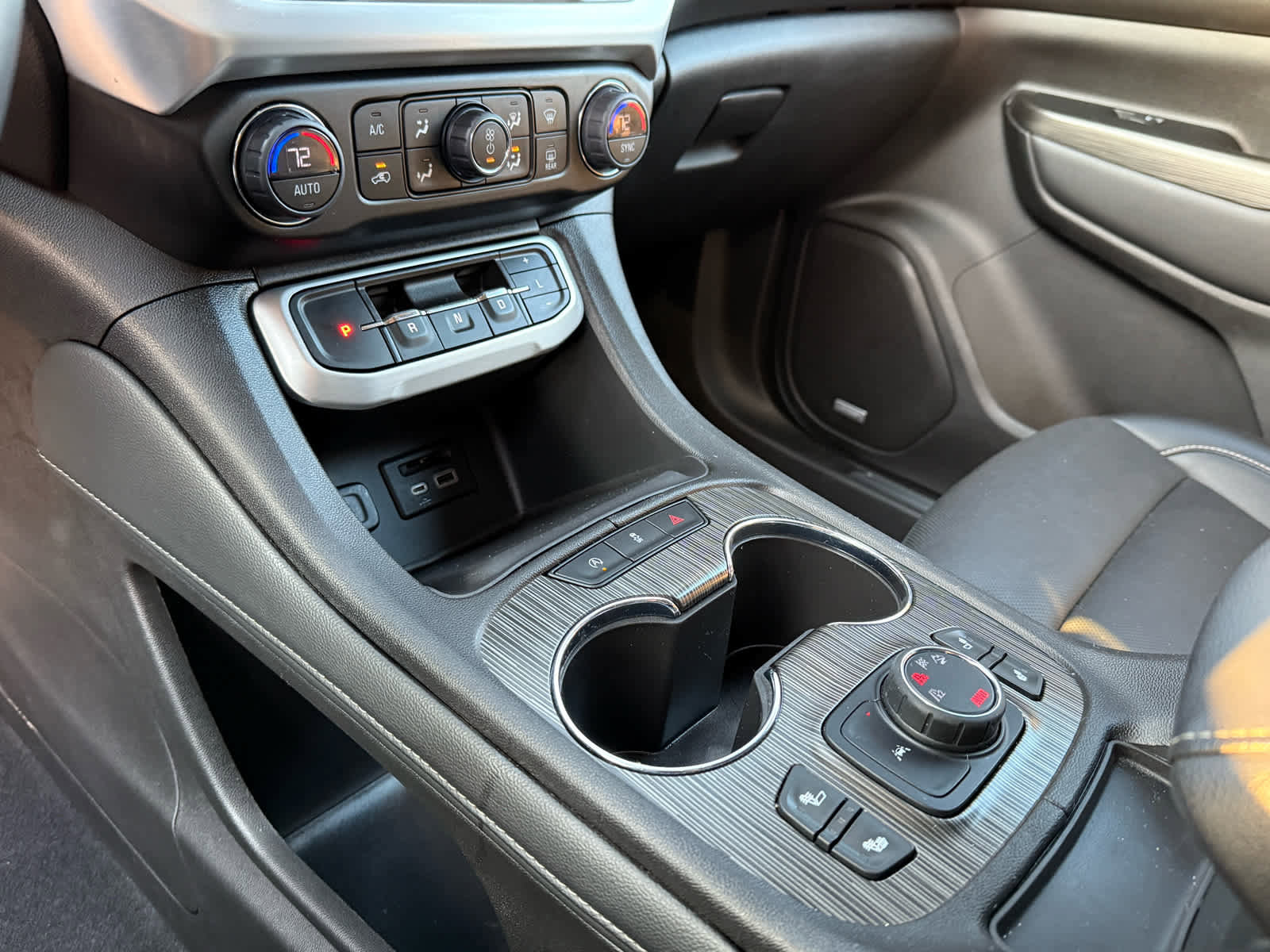 Used 2023 GMC Acadia SLT image 20