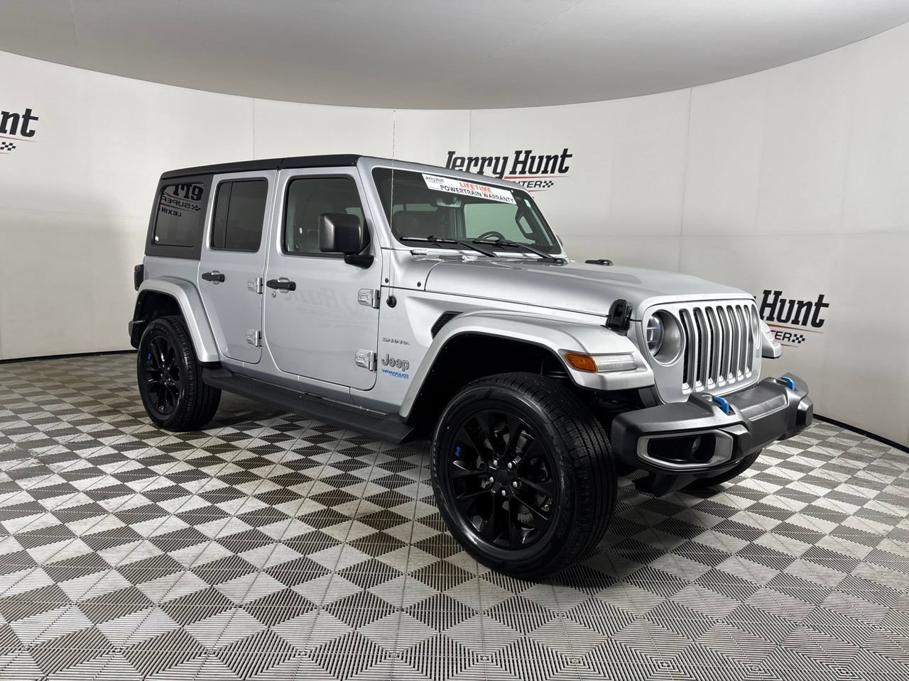 Used 2022 Jeep Wrangler Unlimited Sahara AWD/4WD image 3
