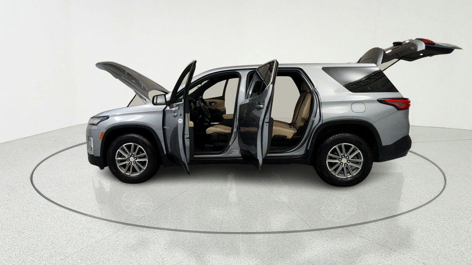 Used 2023 Chevrolet Traverse LS FWD image 10
