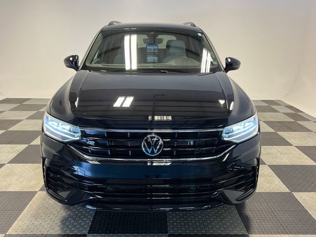Certified 2022 Volkswagen Tiguan SE R-Line FWD image 2