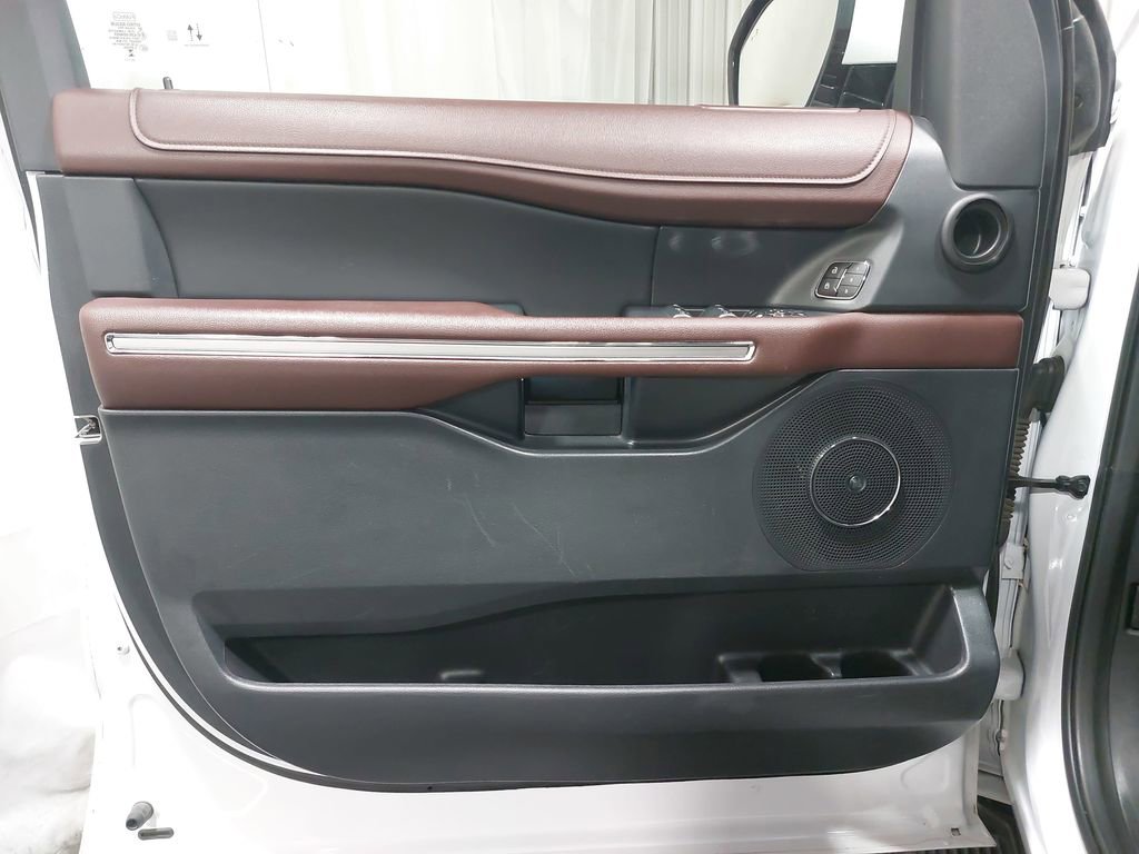 Used 2024 Ford Expedition Limited image 30