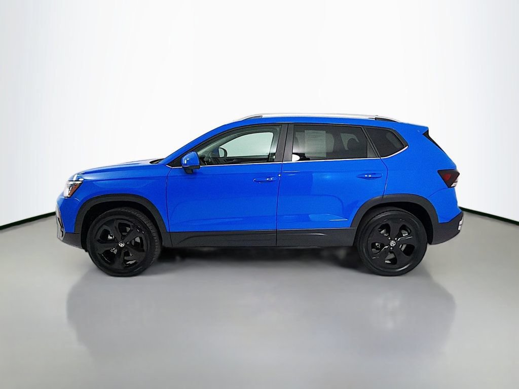 Certified 2025 Volkswagen Taos SEL AWD/4WD image 4