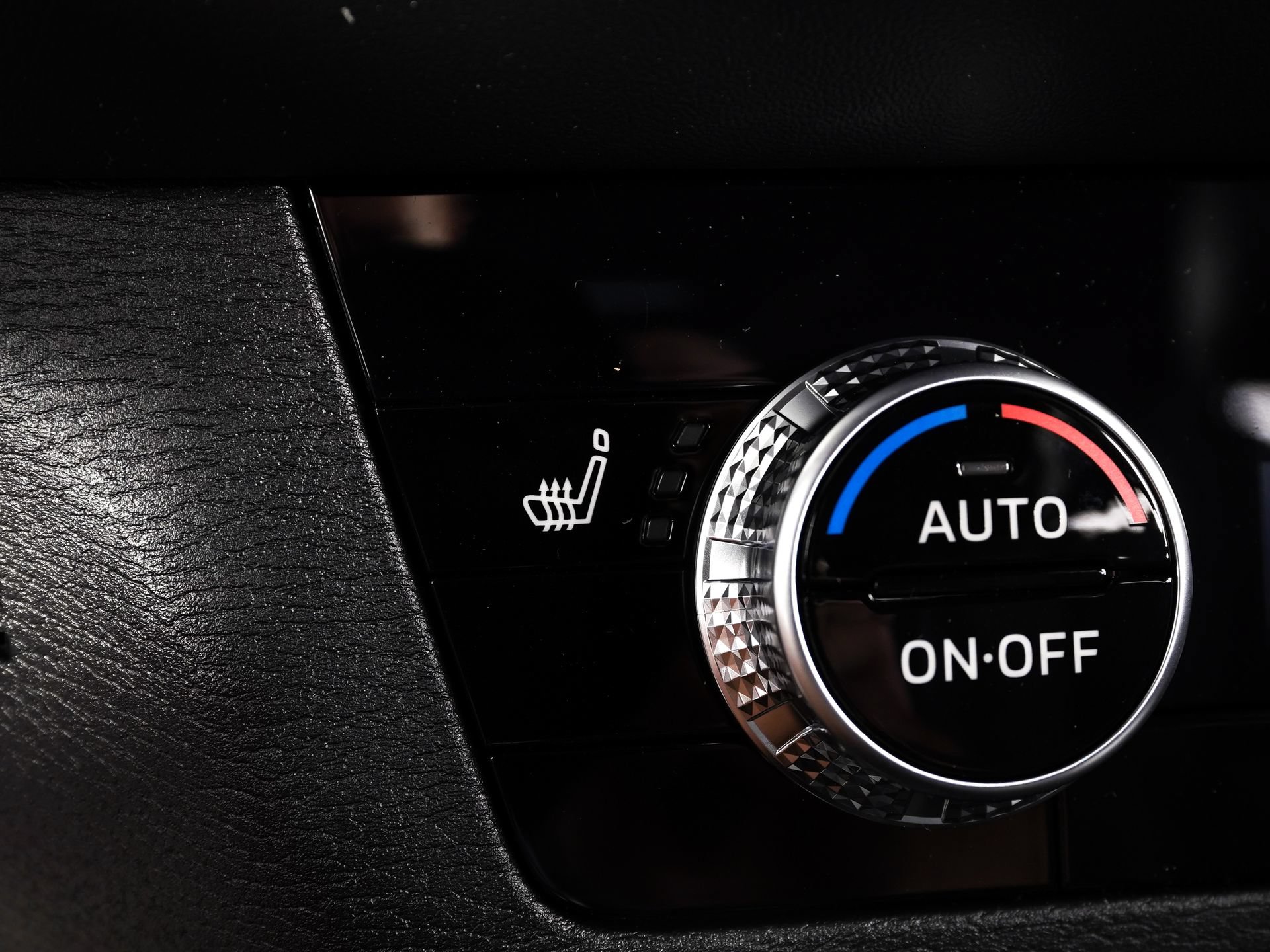 New 2026 Mitsubishi Outlander LE AWD/4WD image 11