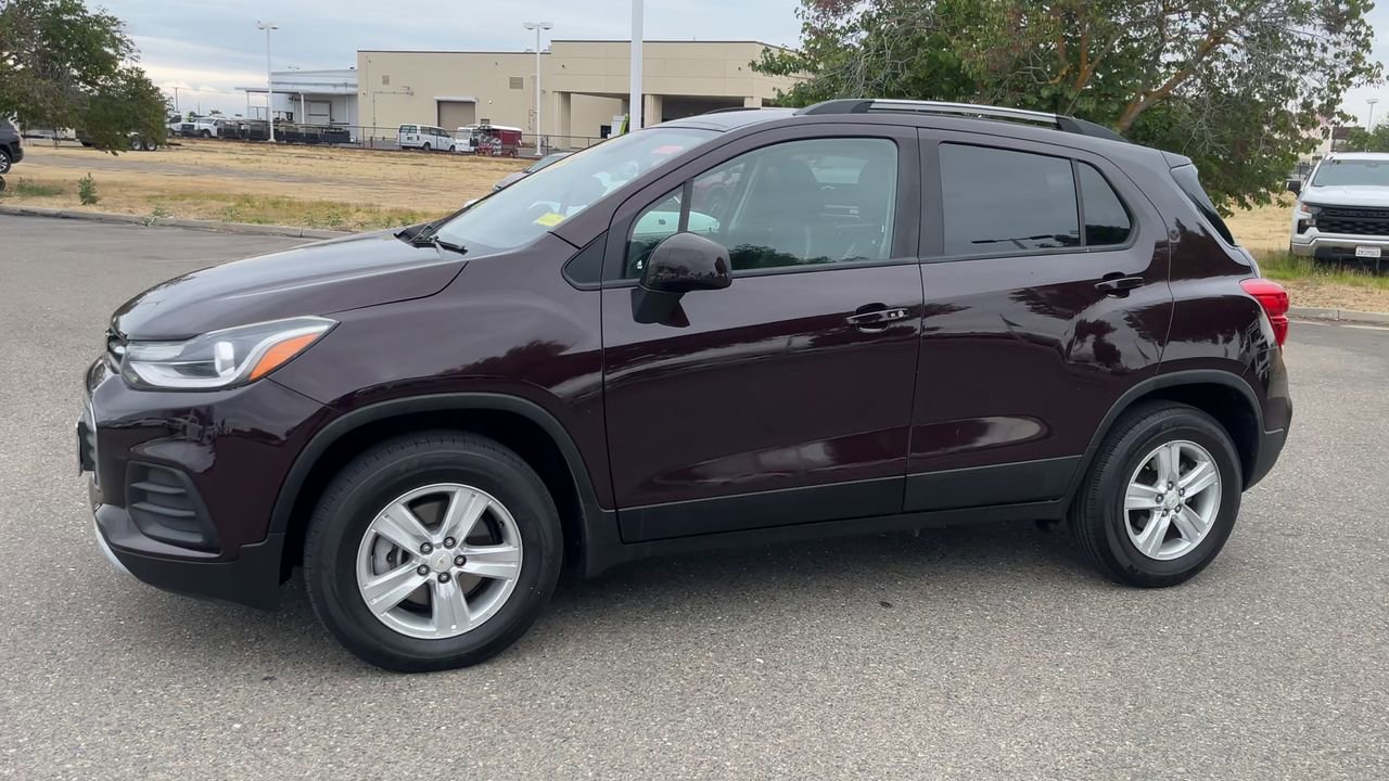 Used 2022 Chevrolet Trax LT w/ Driver Confidence Package AWD/4WD image 3