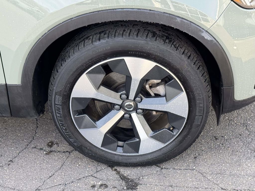 Certified 2023 Volvo XC40 B5 Plus w/ Climate Package image 6