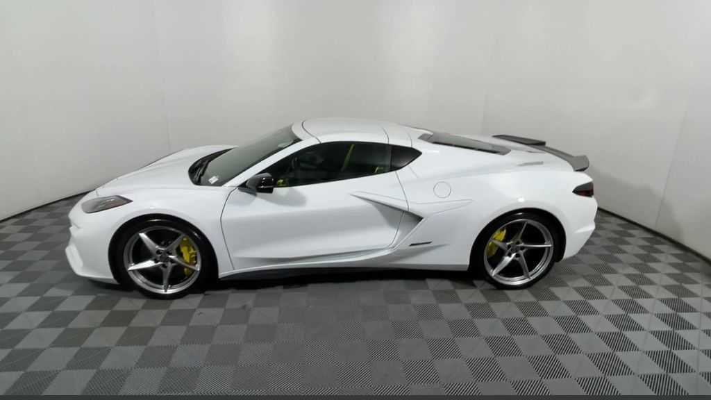 New 2025 Chevrolet Corvette E-Ray w/ ZER Performance Package AWD/4WD image 9