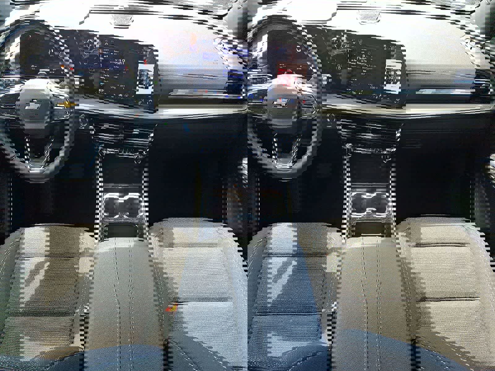 Used 2025 Chevrolet Traverse LT w/ Enhanced Driving Package image 11