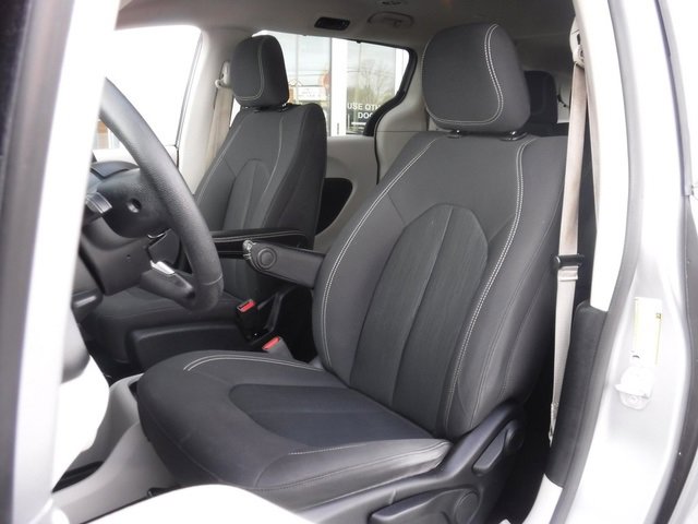 Certified 2020 Chrysler Voyager L image 15