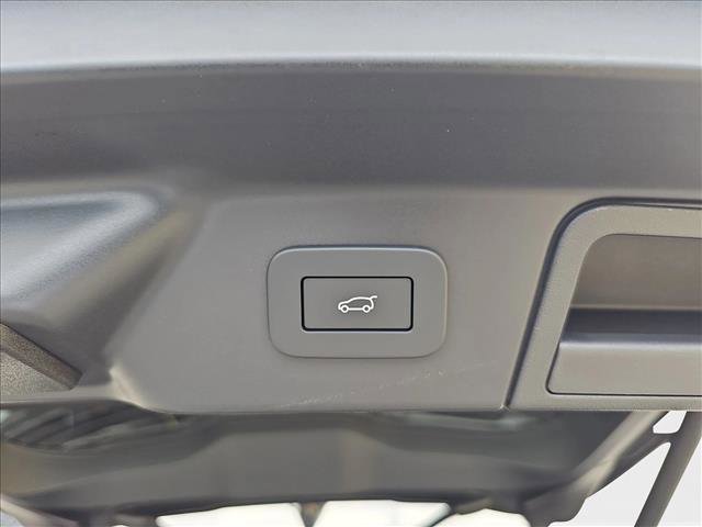 New 2025 Land Rover Range Rover Velar Dynamic SE image 8