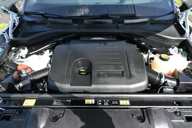 Used 2025 Land Rover Range Rover SE AWD/4WD image 15