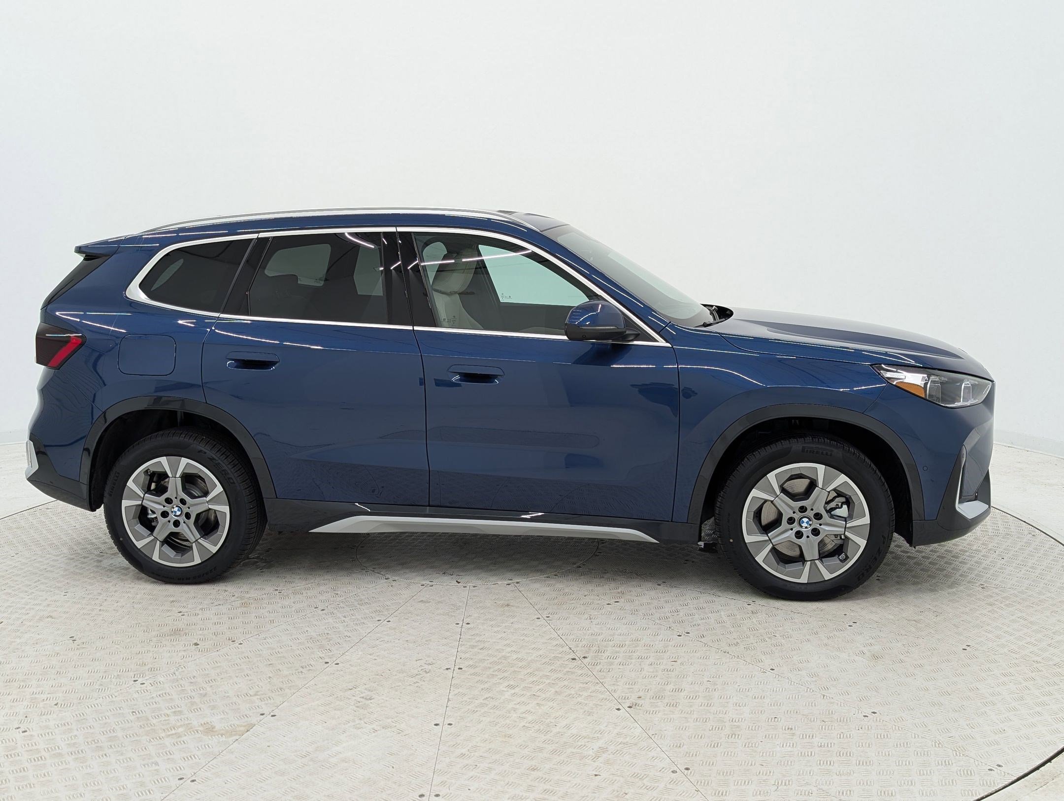 Used 2025 BMW X1 xDrive28i w/ Premium Package AWD/4WD image 8