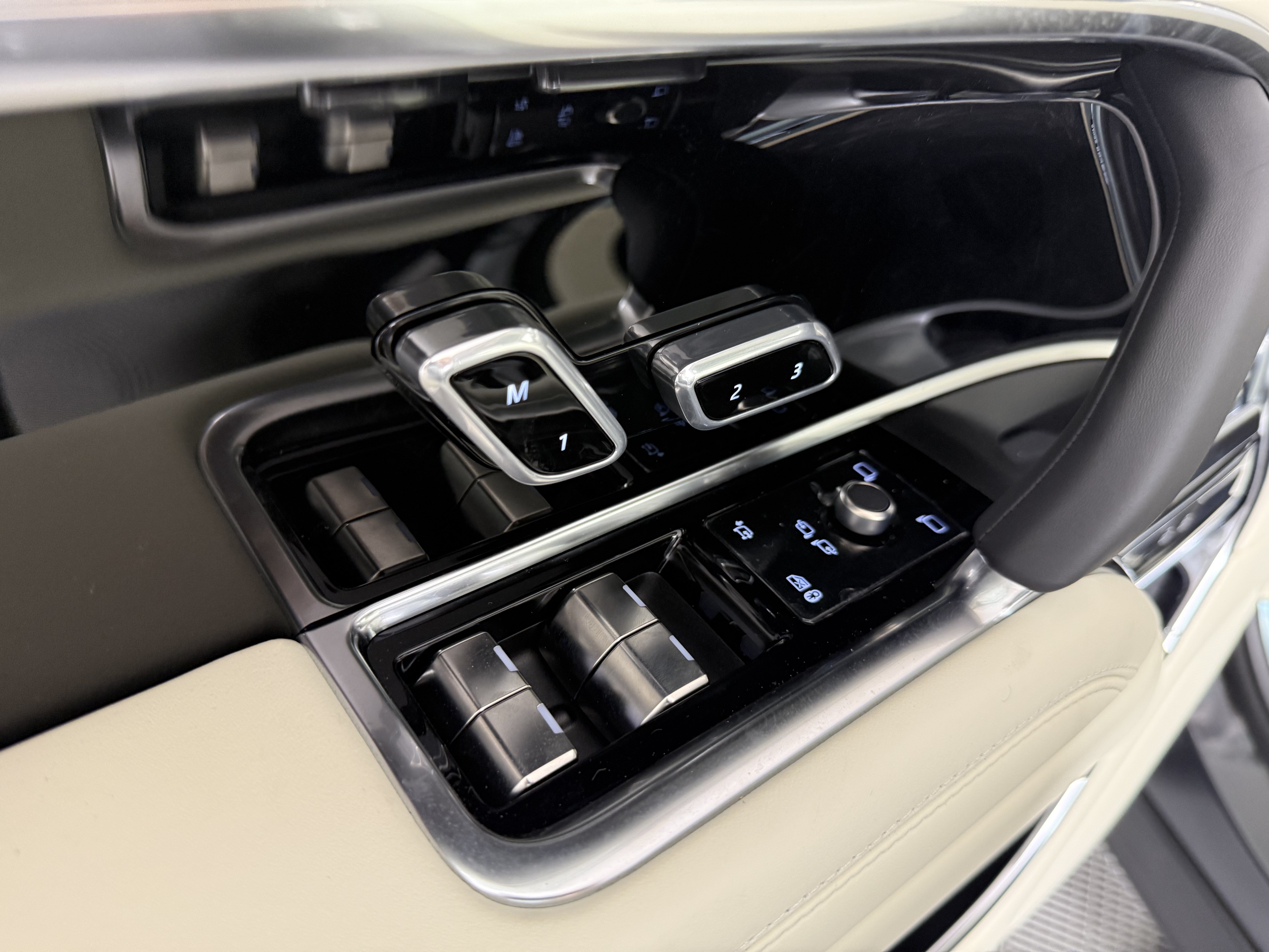 New 2026 Land Rover Range Rover SE AWD/4WD image 14