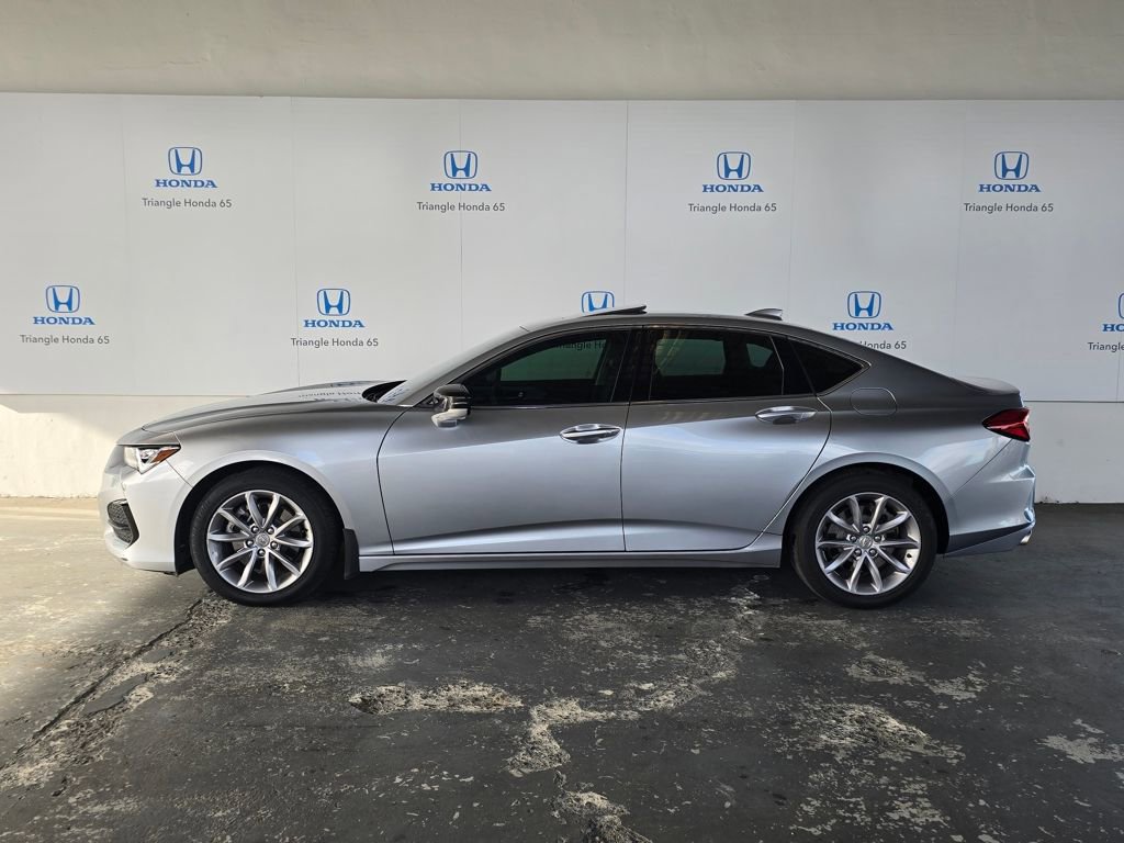 Used 2022 Acura TLX image 2