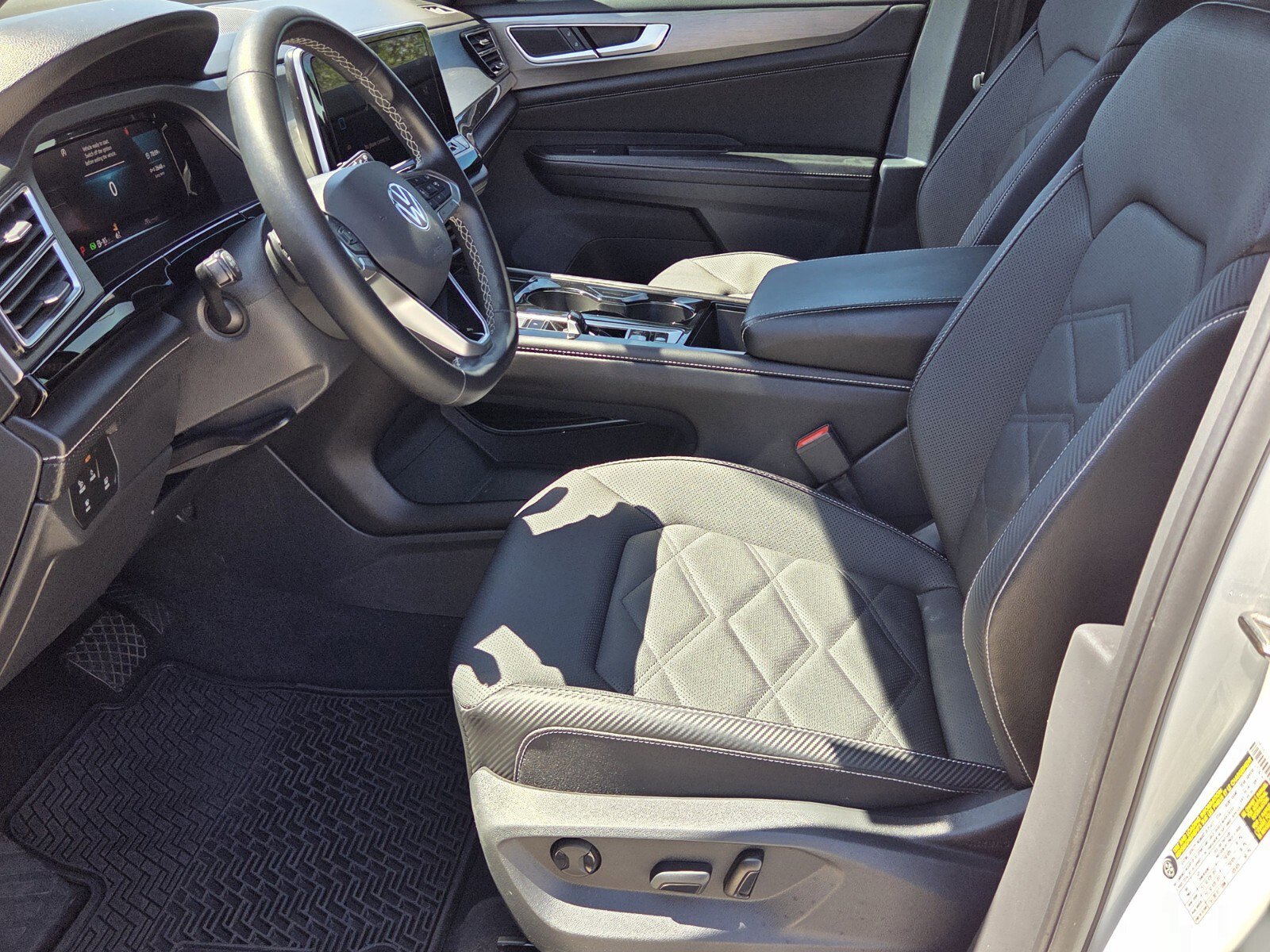 Used 2024 Volkswagen Atlas Cross Sport SE FWD image 4